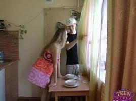 Упало полотенце перед рабочим