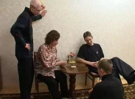 Зрелая соседка нагадала групповой секс