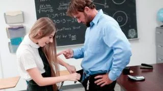 Трахнула застывшего учителя химии