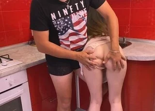 Раздвинул красивые русские булки и засадил на кухне