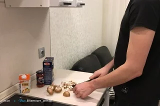 Грибочки не пропадут пока я буду сосать твой член