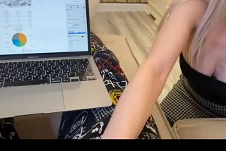 Молча пососала и подрочила мой болт