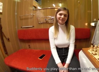 Шахматы помогли трахнуть русскую незнакомку в поезде