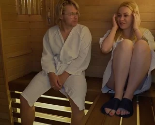 Toma Mur любит секс в сауне с незнакомцами