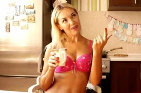 Подойди и кончи мне в кофе