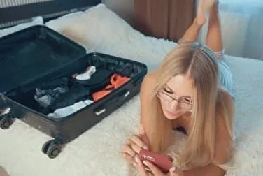 Минет перед отпуском от молодой и дерзкой мачехи