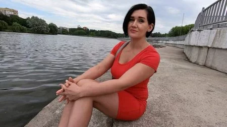 Мамочка заплатила, чтобы сесть мне на лицо