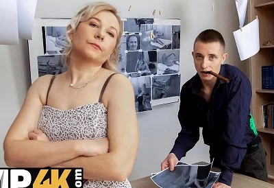 Молодой детектив нашел компромат на мамину подругу