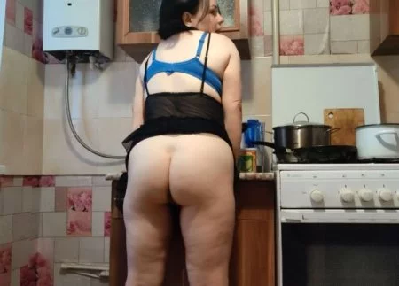 Теща обоссалась во время русского секса на кухне