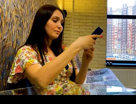 Лёша помог своей мачехи, ведь ей изменил муж