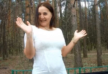 Подвыпившая мамка согласилась, чтобы её подвез друг мужа