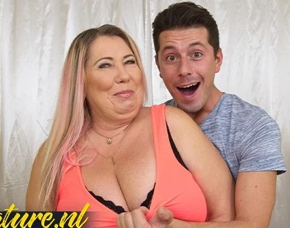 У толстой мамки сиськи больше чем её голова