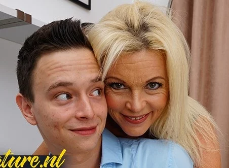 Общение с новой соседской мамкой становиться жарким