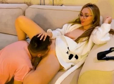 Русская мачеха дает ключи от своей машины только за куннилингус