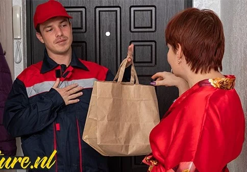 Курьер возместил русской мамочки потерявшейся резиновый член