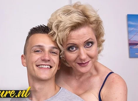 Мамка моего друга молчаливо намекнула на секс