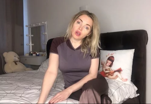 Русская мачеха подсела ко мне и стала мастурбировать