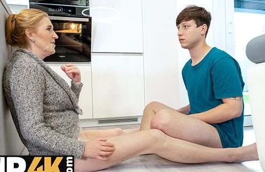 Мамочка переспала с другом сына, лишь бы он молчал