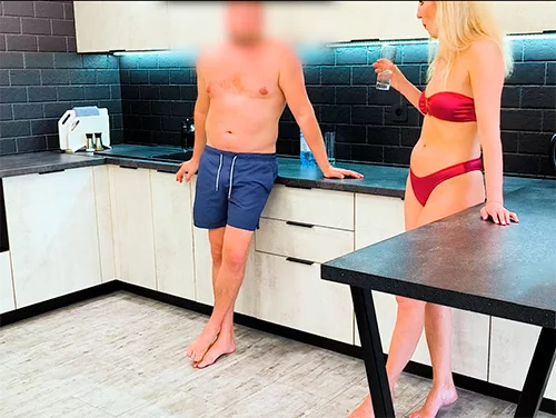 Сперва не узнал мамку друга без одежды, но потом как узнал