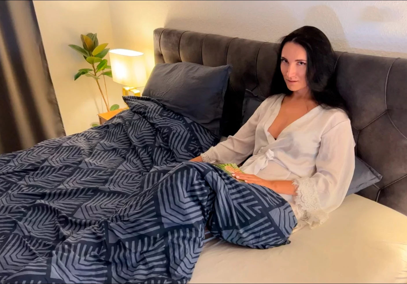 Мачеха и пасынок не могут спать, когда дождливая погода