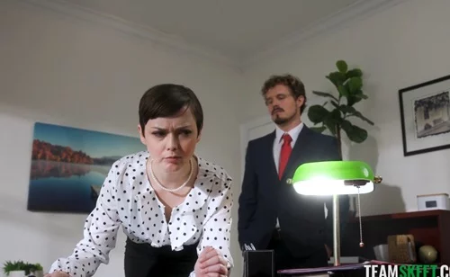 Очень быстро кончаю, когда думаю о своем грубом боссе