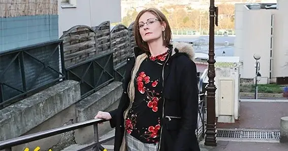 Училка французская худышка получает твердый член себе в жопку