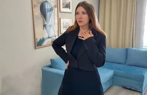 Наглая риэлторша завысила цену, поэтому я её трахнул