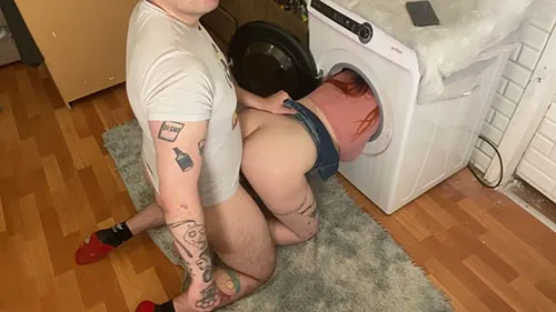 Я увидел сиськи мачехи, а теперь еще и трахаю её застрявшую!