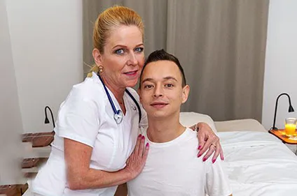 Медсестра Иден вызвала парня на сексуальные процедуры